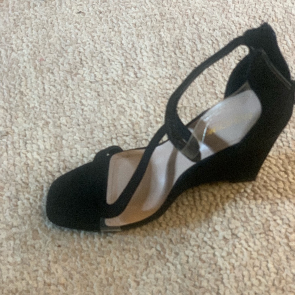 Black Wedges